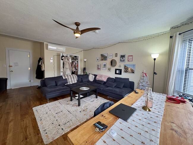 Foto del edificio - 914 Beacon St