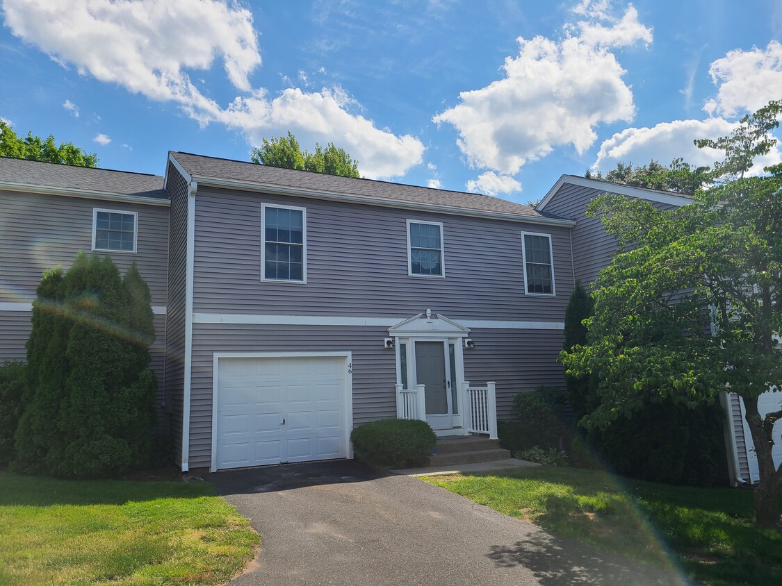 Primary Photo - 46 Hawthorne Ln
