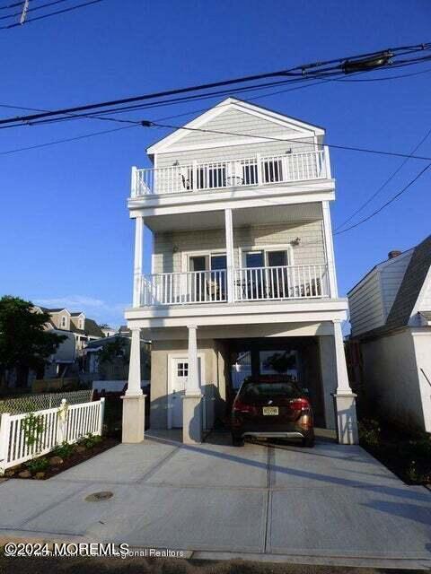 Primary Photo - 2 Sea Drift Ave