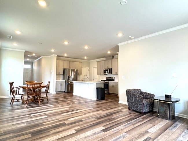 Building Photo - 4 Bedroom End Unit Townhome Almost New