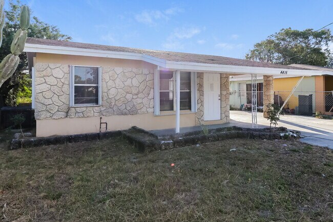 Building Photo - 4416 Greenwood Ave