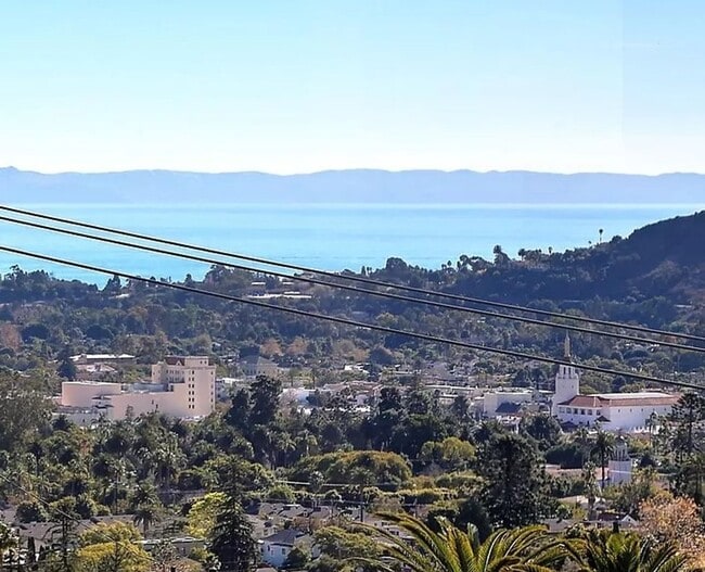 Building Photo - Riviera Gem!