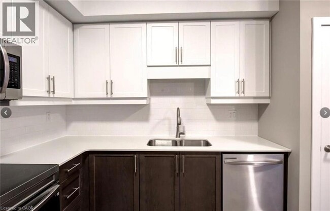 Building Photo - 439 Athlone Ave