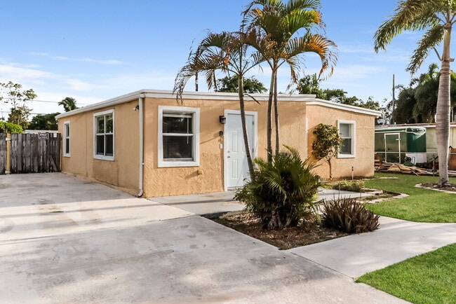 Building Photo - 395 Plum Tree Dr