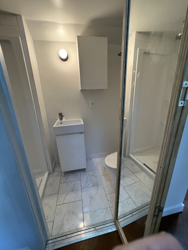 BATHROOM - 8938 Holly Pl