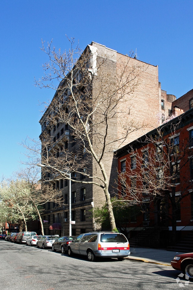 Building Photo - 41 W 83rd St