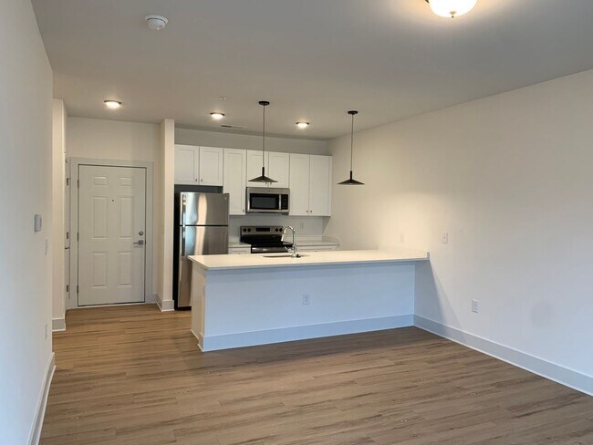 Building Photo - Beautiful Brand New Three Bedroom Apartment!