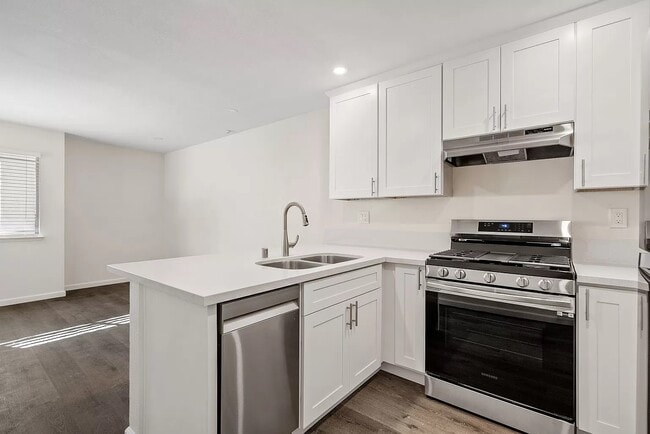 Building Photo - 3150 Rockview Pl