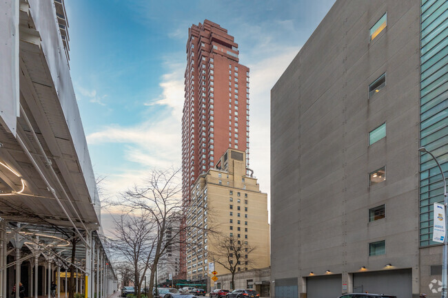 Building Photo - The Belaire