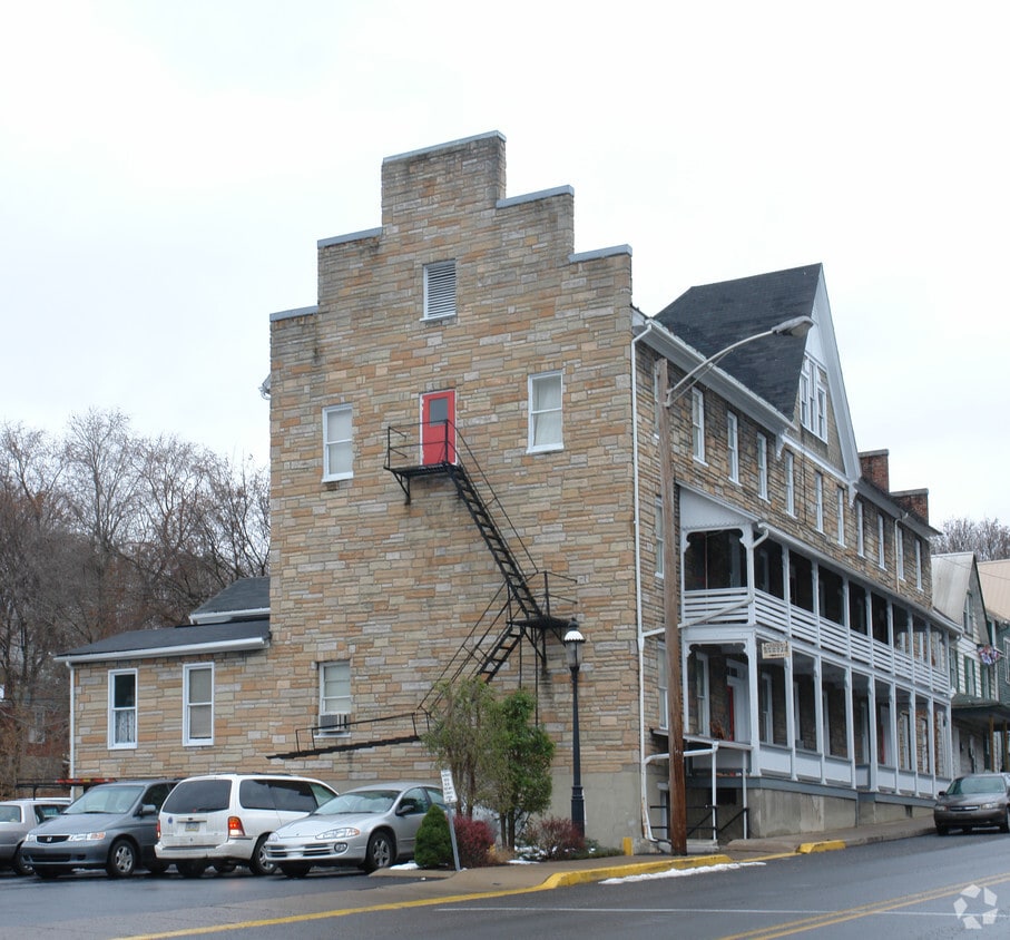 217221 E St, Bellefonte, PA 16823 Apartments in Bellefonte