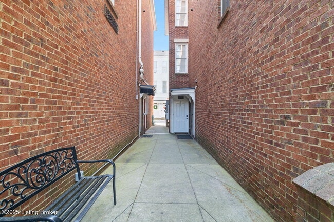 Building Photo - 10603 Norton Commons Walk