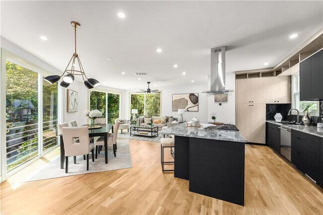 Foto del edificio - 335 Eureka Dr NE