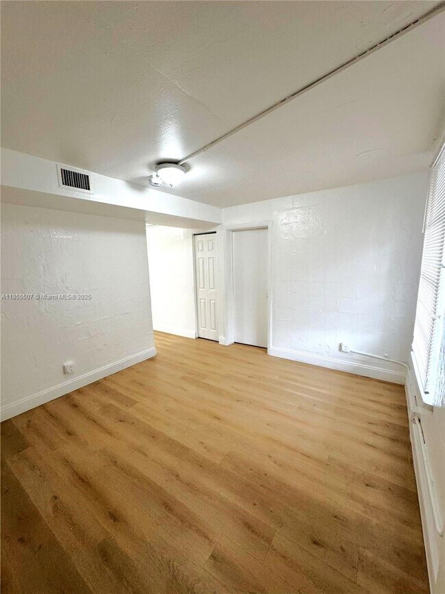 Foto del edificio - 840 NW 5th Ave