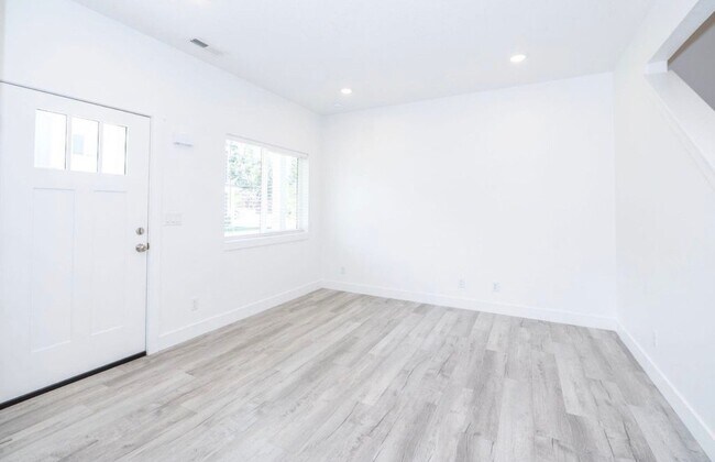 Building Photo - 46 W 460 N