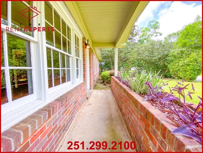 Building Photo - 705 Merritt Dr