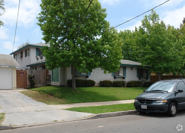 Building Photo - 527 Delaware St