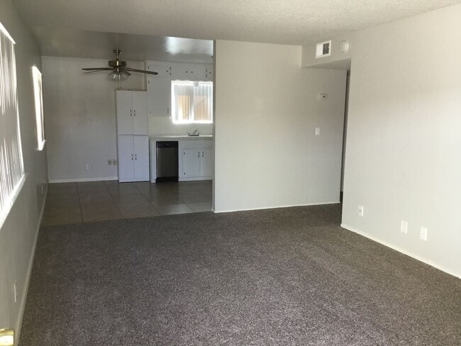 Foto del edificio - 1041 Cherry Ln