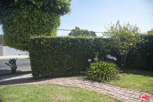 Building Photo - 12913 Zanja St