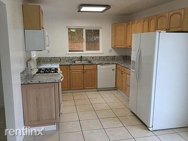 Building Photo - 15026 Downing Oak Ct