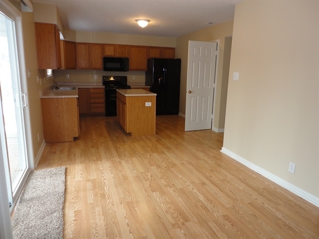 Building Photo - 8637 Trumpeter Dr