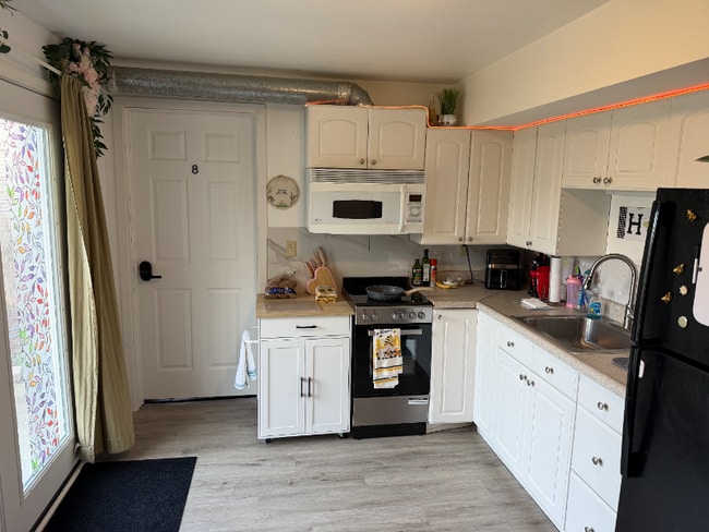 Building Photo - 2914 Sunset Dr W