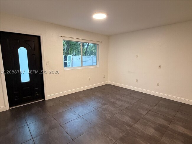 Foto del edificio - 3040 NW 27th St
