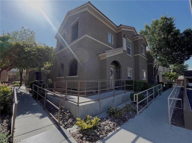 Foto del edificio - 3925 Legend Hills St