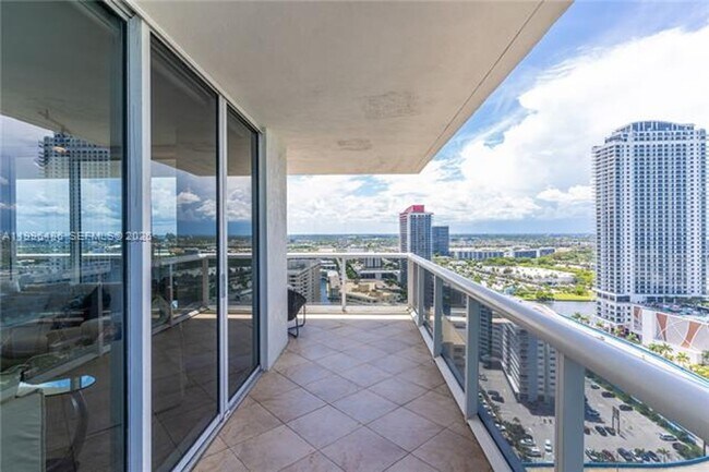 Building Photo - 1830 S Ocean Dr