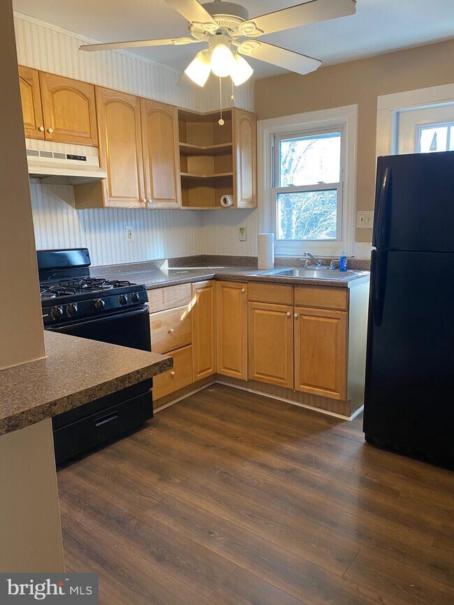 4 Pacific Ave Unit B, Collingswood, NJ 08108 Room for Rent in