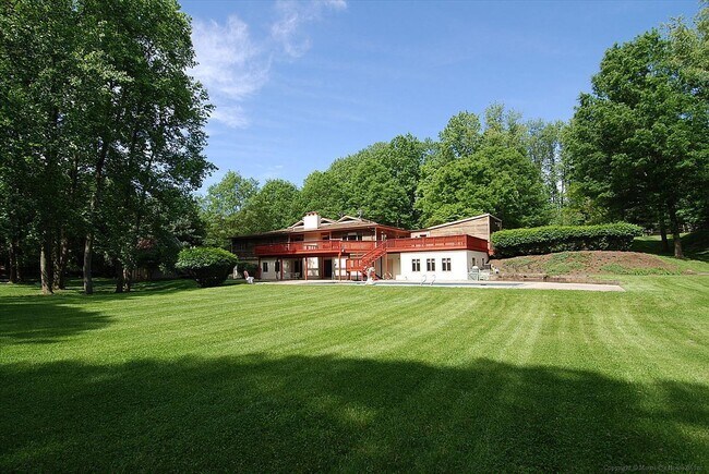 Building Photo - Stunning, Private Estate Home in Close in ...