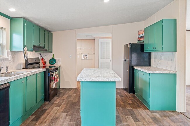 Building Photo - 265 Hershal Ln