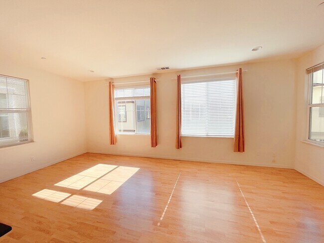 Foto del edificio - 369 Brisa Suave Cmn