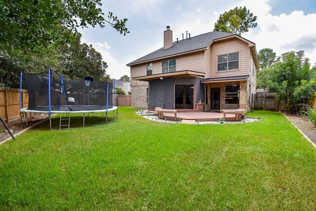 Building Photo - 15622 Valley Creek Dr
