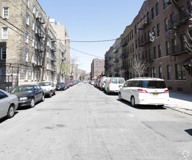 Foto del edificio - 3026 Holland Ave