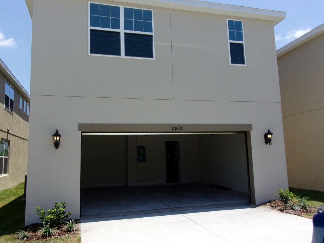 Building Photo - 4-Bedroom Home in the Heart of Windermere!