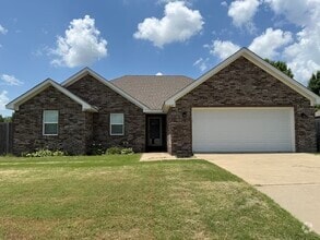 Building Photo - 701 Troy Cove