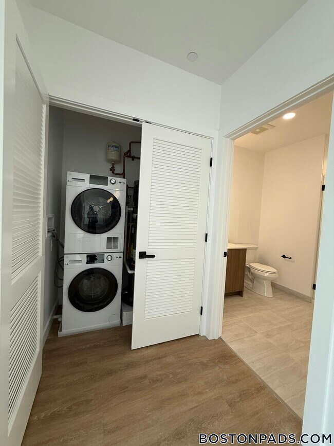 Building Photo - 199 Gardner St