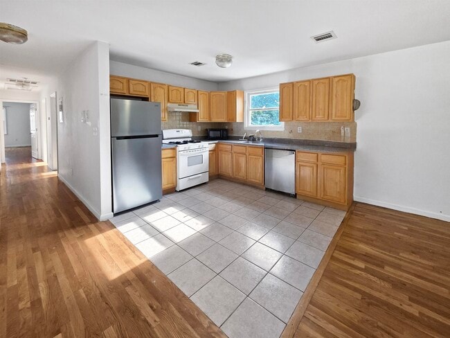 Building Photo - 14 Nevin St