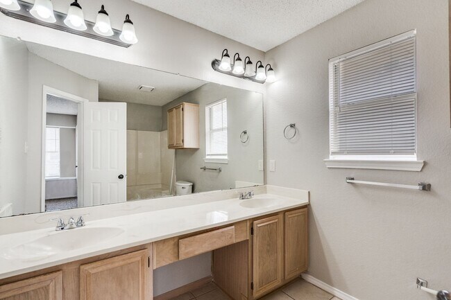 Foto del edificio - 1533 Collin Dr