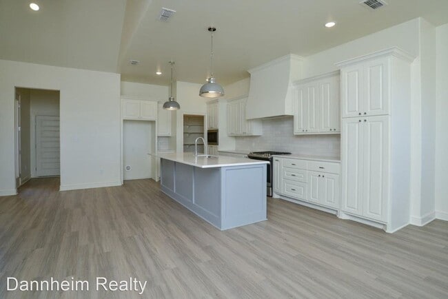 Building Photo - 4 br, 3 bath House - 7615 52nd