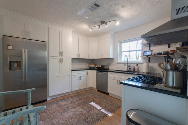 Building Photo - Beautiful 3BD/2BA Home in the Kensington Square community in Roswell.