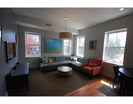 Foto del edificio - 655-659 Tremont St