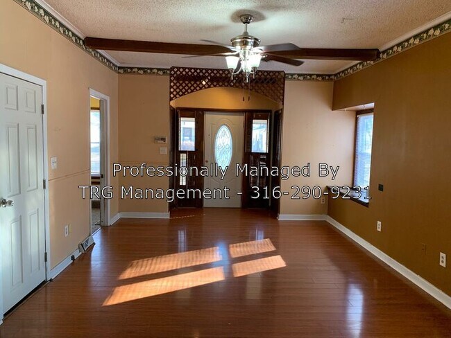 Building Photo - 1525 S Waco Ave