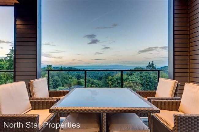 Foto del edificio - 5 br, 4 bath House - 306 NW  Skyline Lane