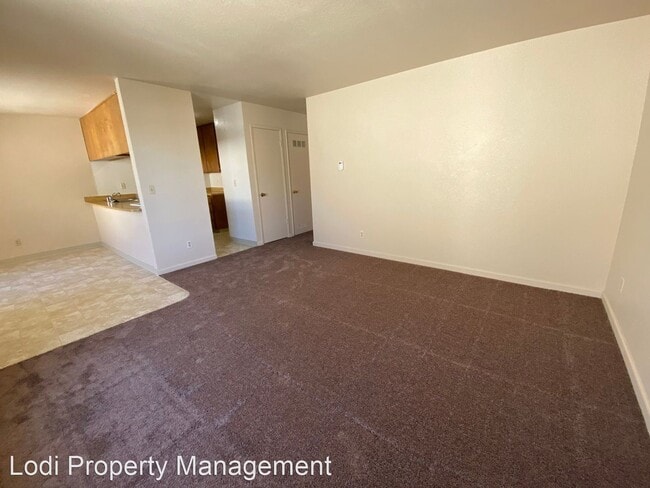 Building Photo - 205 Daisy Ave