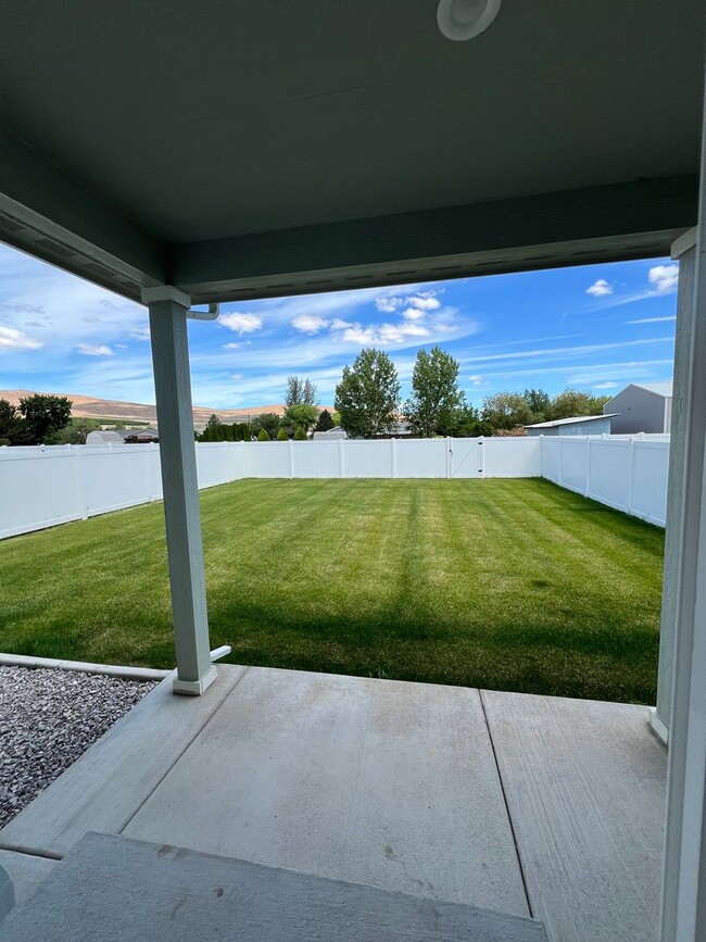 Building Photo - Beautiful Duplex in Ephrata