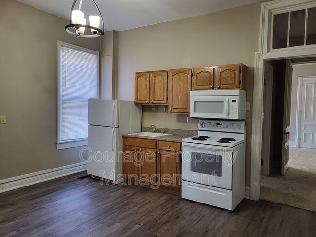 Foto del edificio - 410 Maple Ave