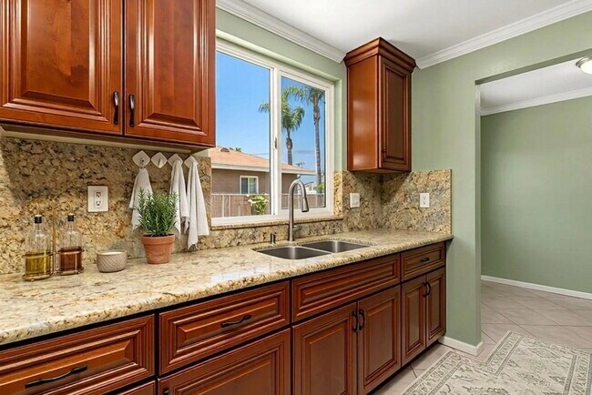 Foto del edificio - Spacious 3BR Retreat in the Heart of Cherokee Point