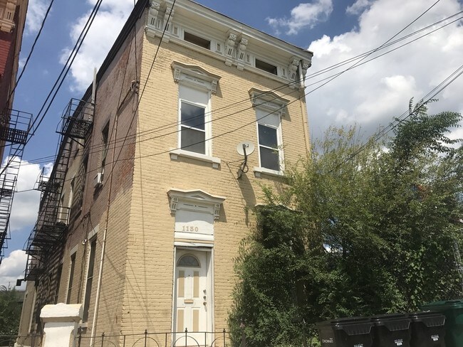 Building Photo - 1130 Draper St