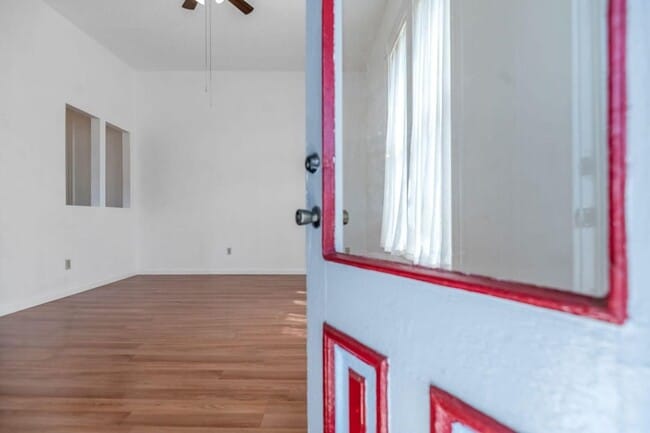 Building Photo - 1 Bedroom 1 Bath Walking Distance to Downtown Hanford